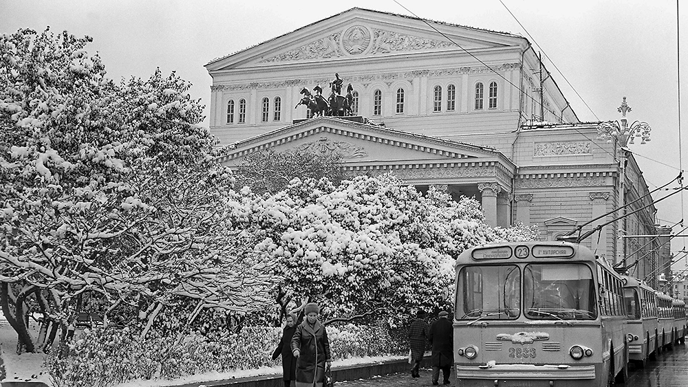 Начнём с семидесятых. Диско, группа ABBA, «Служебный роман»... При какой погоде всё это происходило? Фото © ТАСС / Василий Егоров