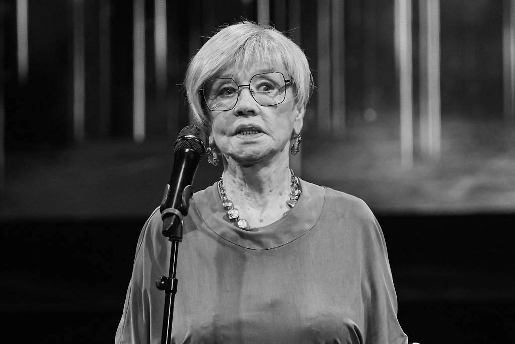 Вера Алентова. Обложка © ТАСС / Сергей Савостьянов