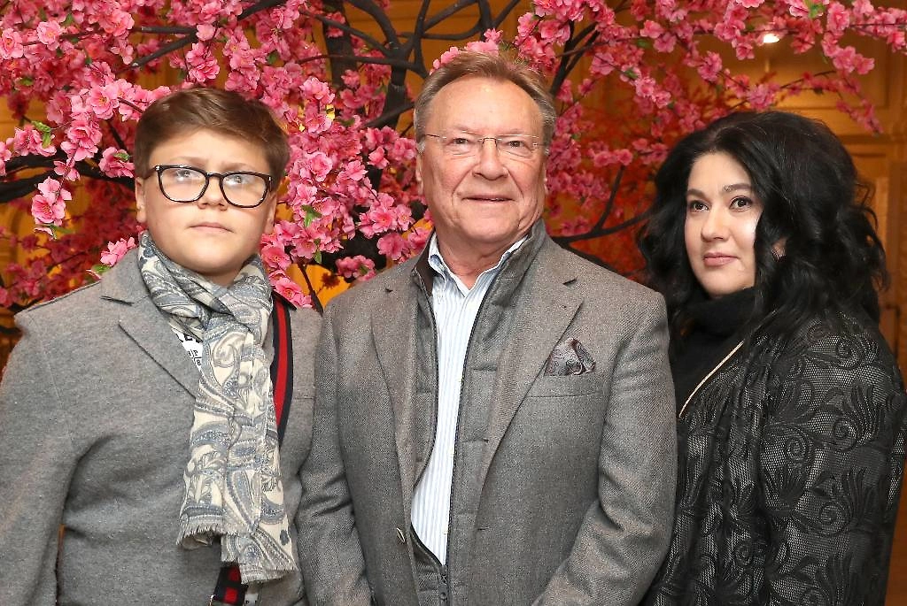 Сергей Шакуров родился 1 января. На фото — с супругой Екатериной и сыном. Фото © ТАСС / Вячеслав Прокофьев