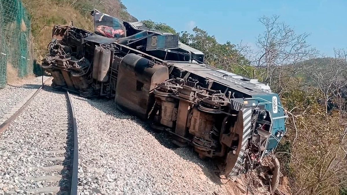 В Мексике при сходе поезда с рельсов погибли 13 человек