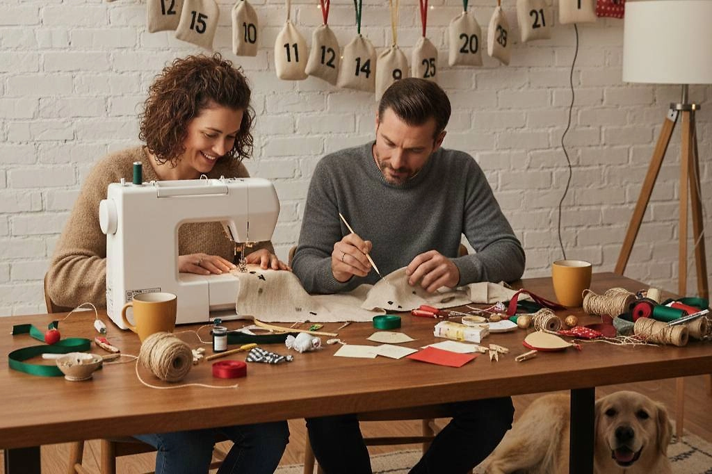 Как создать адвент-календарь без больших затрат: лучшие идеи. Фото © Nano Banana AI