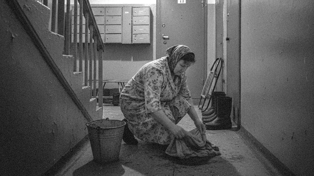 Запахи СССР: что создавало уникальный аромат советских подъездов. Фото © Nano Banana AI