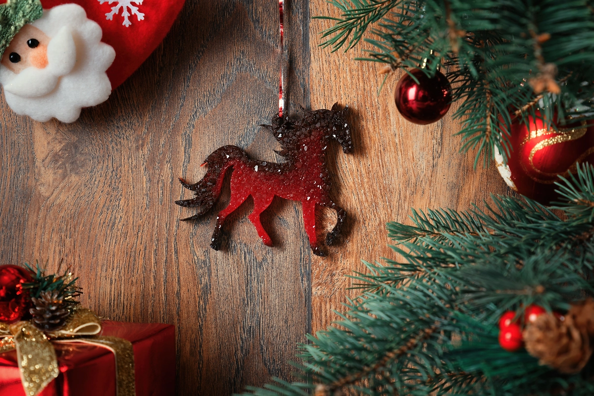 Ритуалы на достаток в год Огненной Лошади 2026. Фото © Shutterstock / FOTODOM / SergeyKlopotov