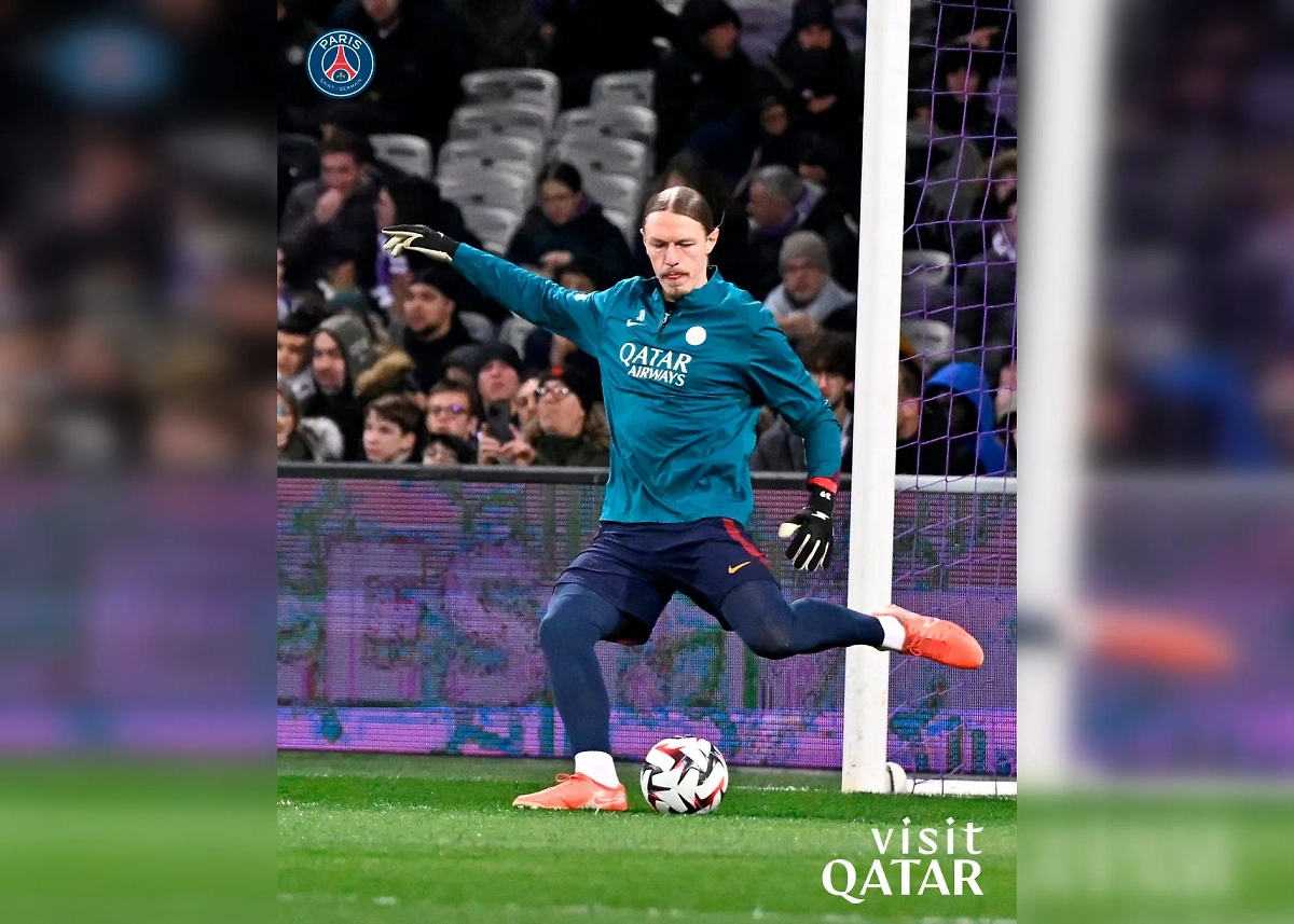 Матвей Сафонов. Обложка © X / Paris Saint-Germain