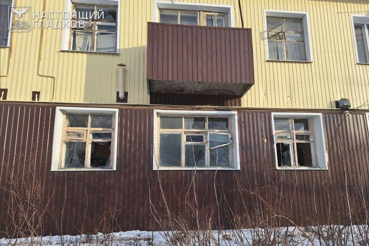 В жилом доме выбиты окна. Фото © Telegram / Настоящий Гладков