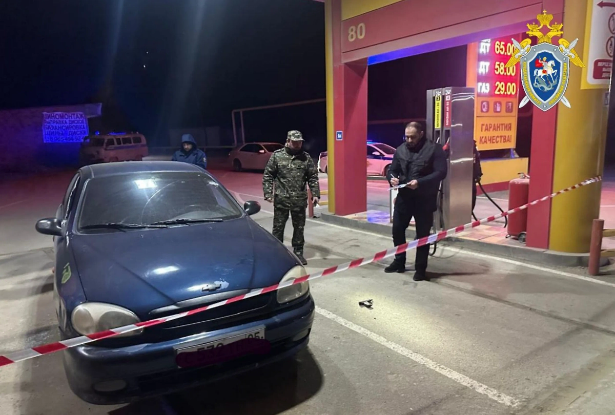 На месте работают сотрудники СК. Фото © Telegram / СУ СК по Республике Дагестан