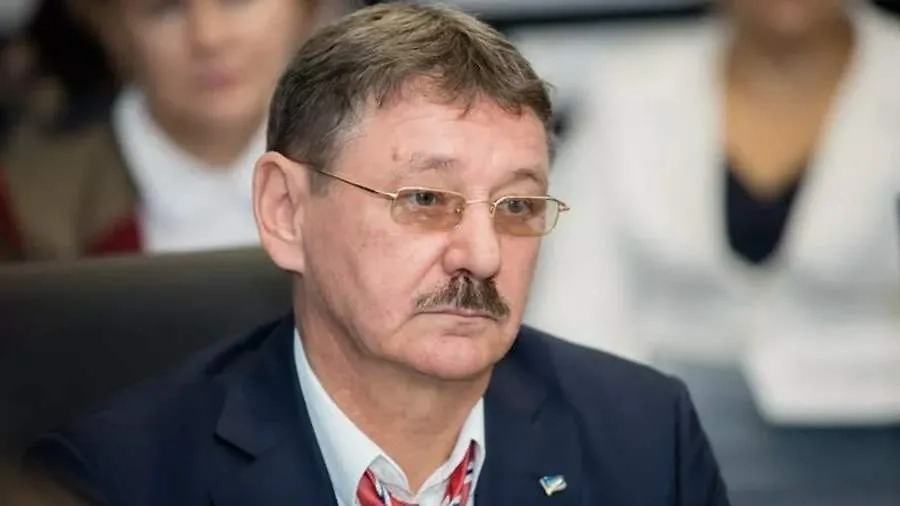 Депутат Барсов. Обложка © Сайт Думы Сургута