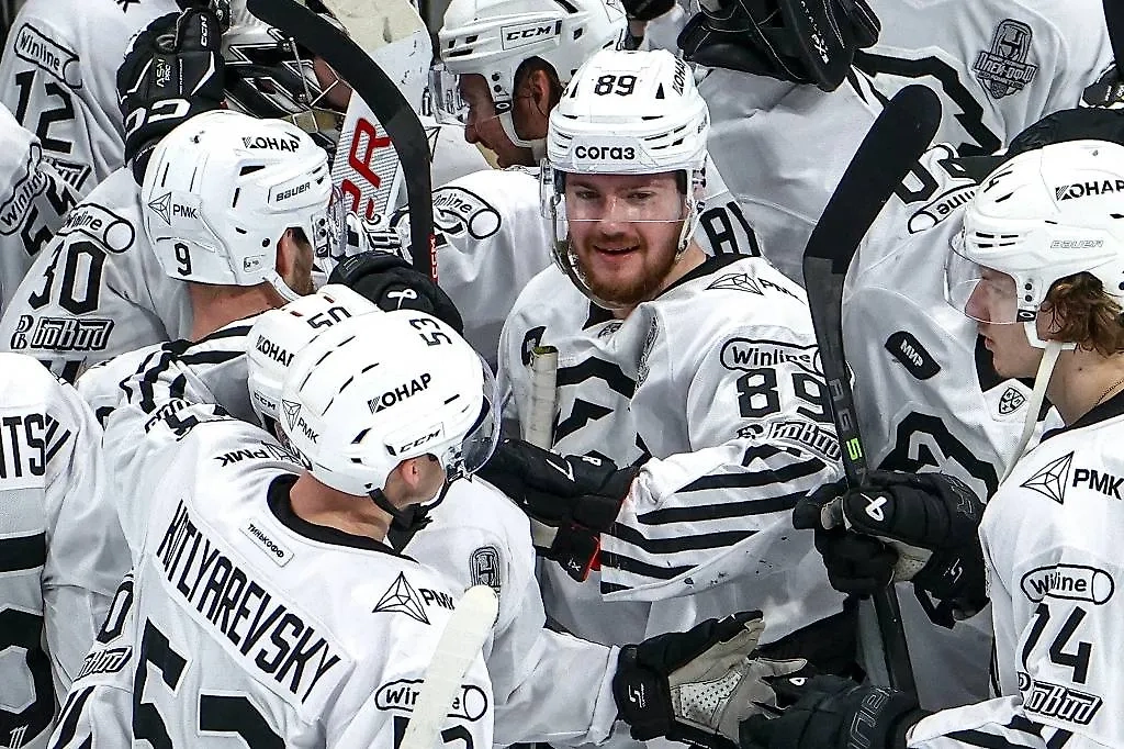 Игроки «Трактора». Обложка © ТАСС / Александр Щербак