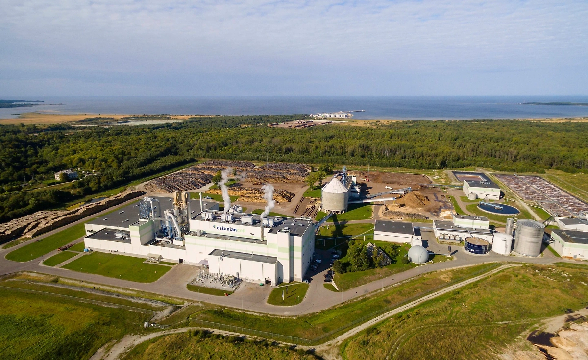 Крупнейший целлюлозный завод Эстонии Estonian Cell. Обложка © Wikipedia / Jarek Jõepera