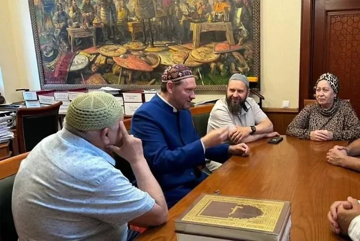 Картина с ордынцами в кабинете первого зампредседателя ДУМ РФ Мухетдинова. Фото © Пресс-служба ДУМ РФ