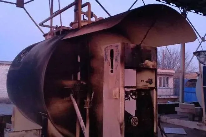 Последствия атаки ВСУ по АЗС. Фото © Telegram / Виталий Гура Глава городского округа города Новая Каховка