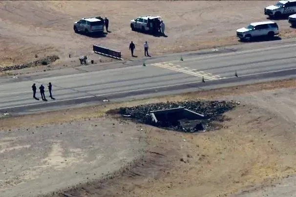 Следы авиакатастрофы. Обложка © X / troofbombz