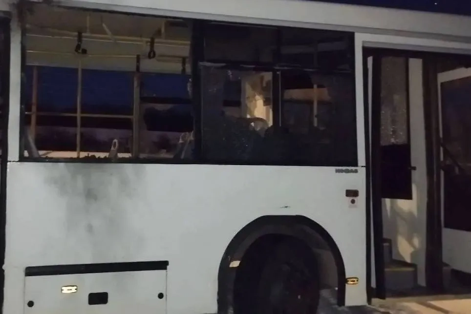 Автобус после атаки ВСУ. Обложка © Telegram / Настоящий Гладков