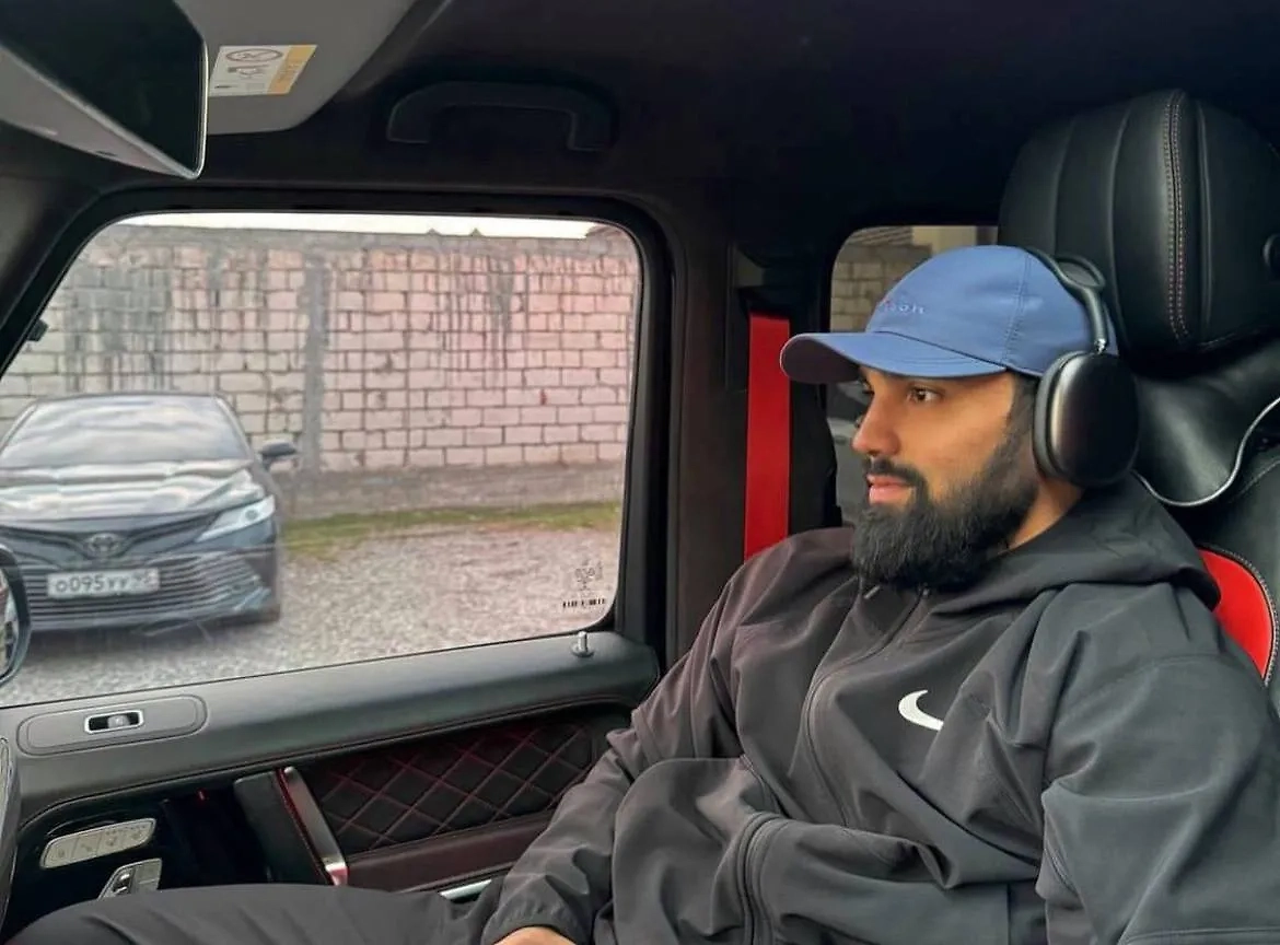 Хусейн Асхабов. Обложка © Instagram (признан экстремистской организацией и запрещён на территории Российской Федерации) / khusein_askhabov