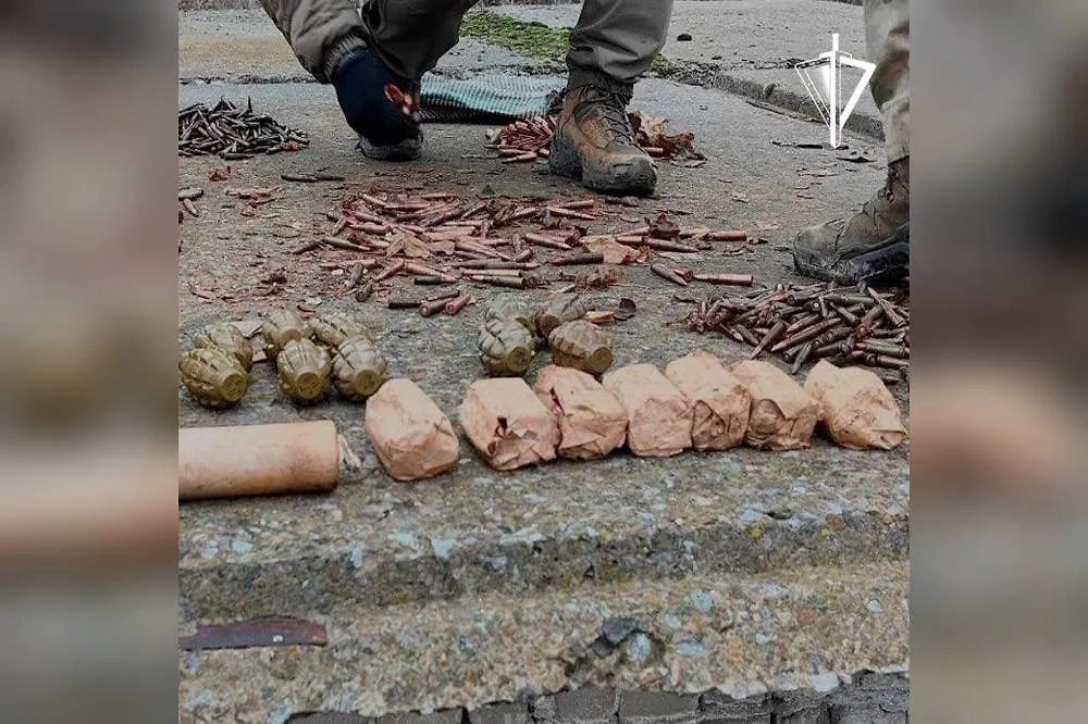 Тайник с оружием и боеприпасами. Фото © VK / Росгвардия