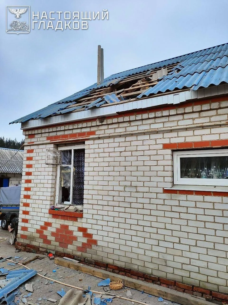 Повреждения жилого дома. Фото © Telegram /  Настоящий Гладков