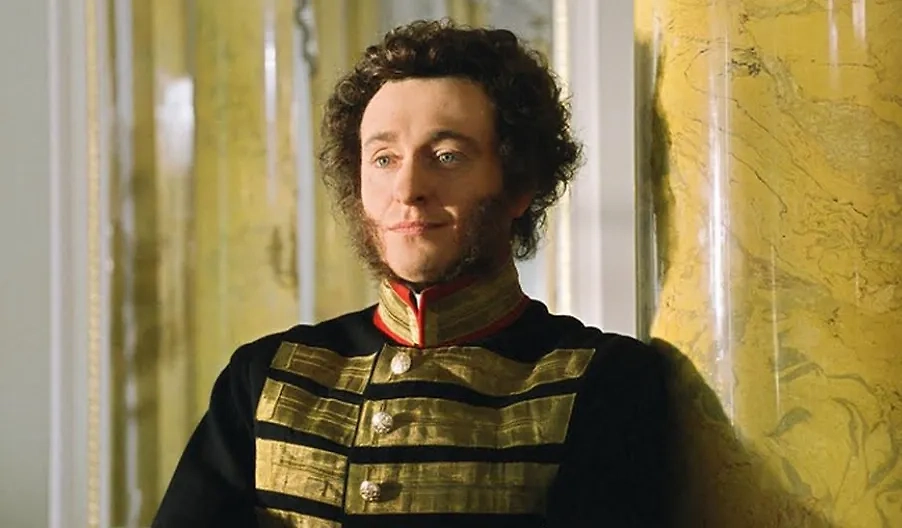 Сергей Безруков сыграл Пушкина в детективной драме. Кадр из фильма «Пушкин: Последняя дуэль», режиссёр Наталья Бондарчук, сценарист Наталья Бондарчук / Kinopoisk