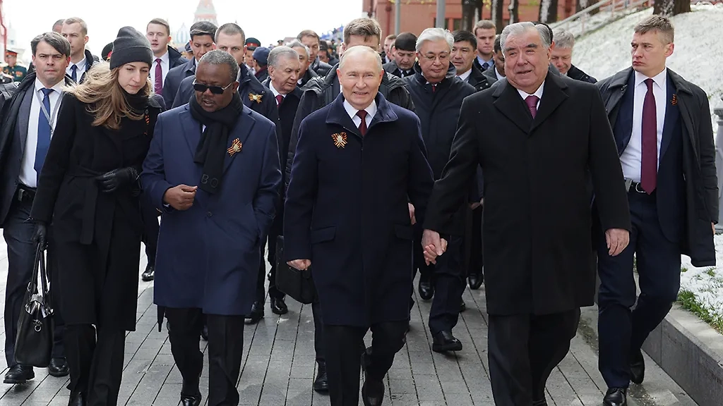 Иностранные гости на Параде Победы в Москве. Обложка © ТАСС / Гавриил Григоров