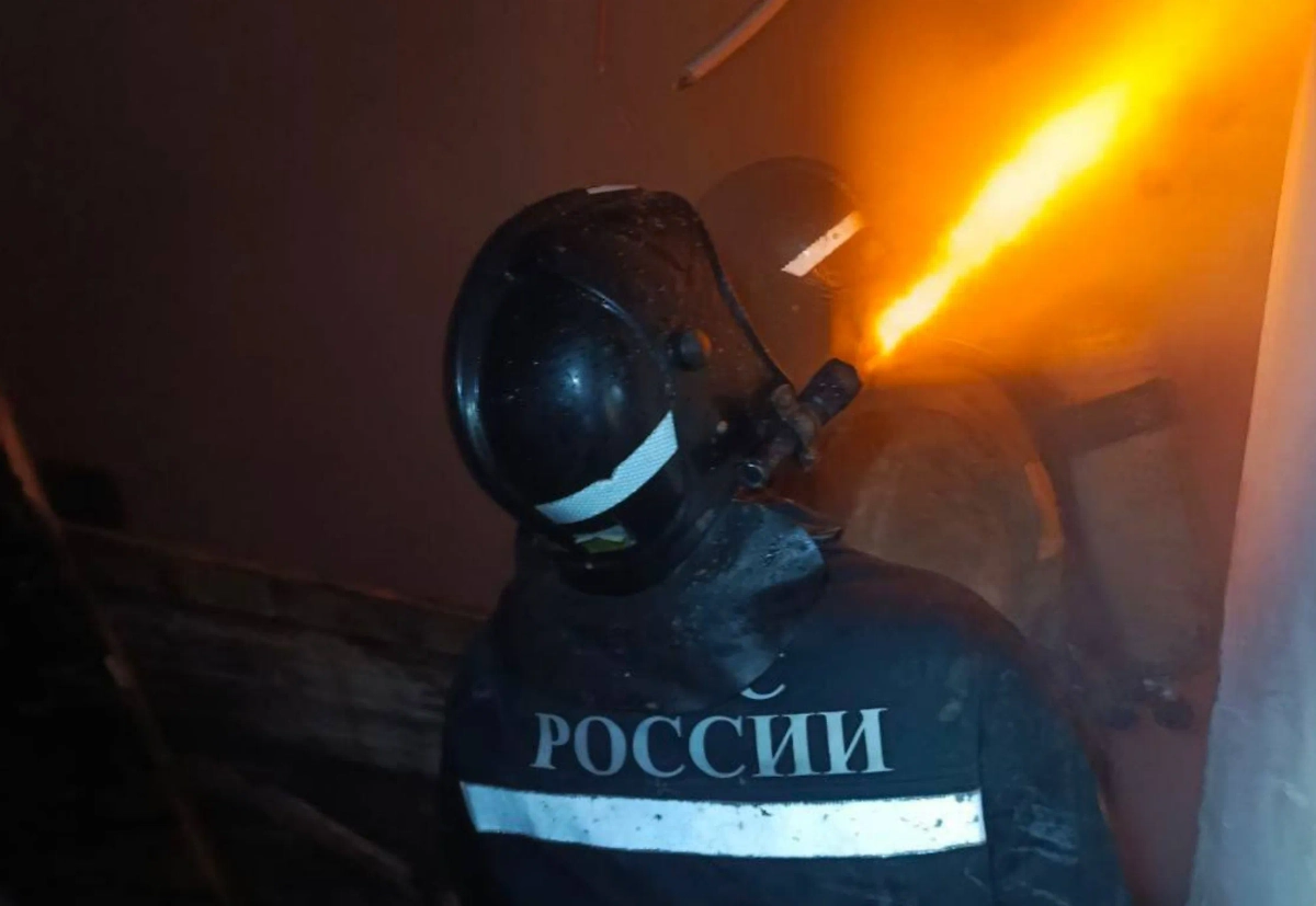 Обломки БПЛА упали на детский сад под Курском. Обложка © Telegram / Оперштаб Курской области