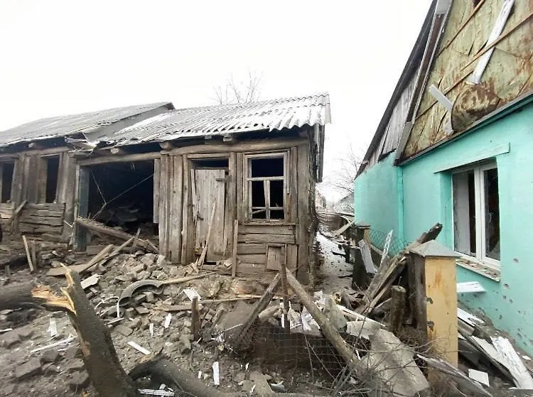 Разрушенные здания в Рыльске. Фото © Telegram / Александр Хинштейн