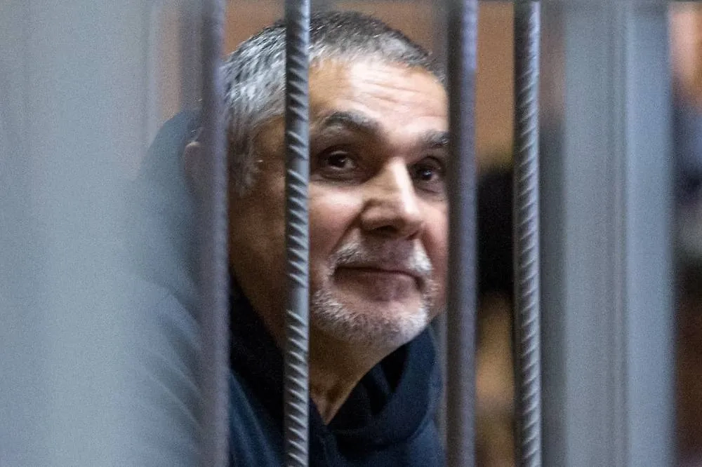 Шакро Молодой. Обложка © ТАСС / Сергей Бобылев