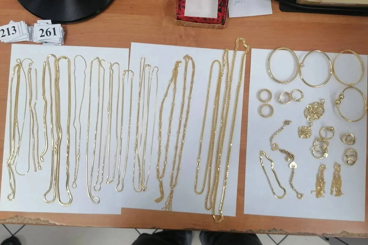 Часть украшений, которые россиянка пыталась незаконно провезти из Турции в Россию. Фото © Предоставлено Life.ru