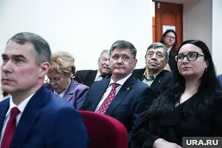 Евгений Писцов (в очках) и Юлия Маслакова. Фото © URA.RU / Размик Закарян