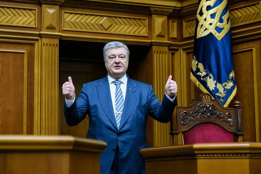 Пётр Порошенко*. Обложка © Shutterstock / FOTODOM / paparazzza