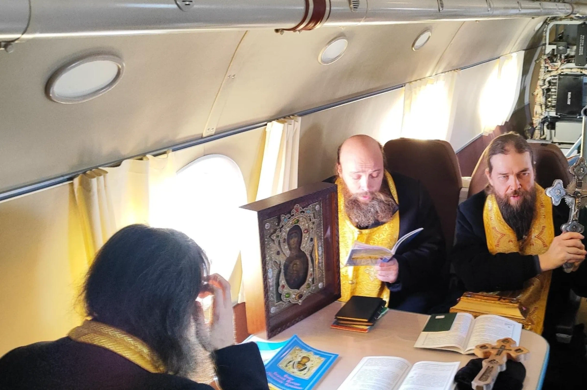 Крестный ход над Рязанью. Обложка © Ryazeparh