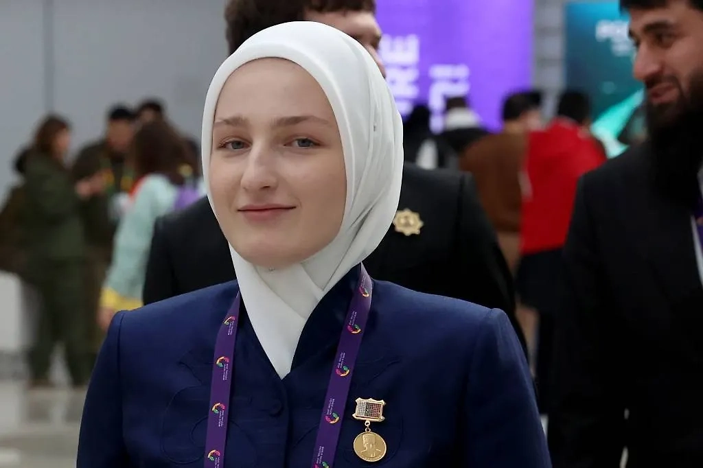 Карина Кадырова во время Всемирного фестиваля молодежи. Ожидается, что фестиваль, который проходит с 1 по 7 марта, посетят 20 тыс. российских и иностранных участников. Фото © Александр Рюмин/ТАСС 