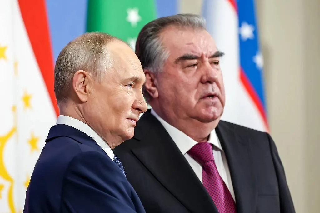 Путин и Рахмон. Обложка © ТАСС / Казаков Александр