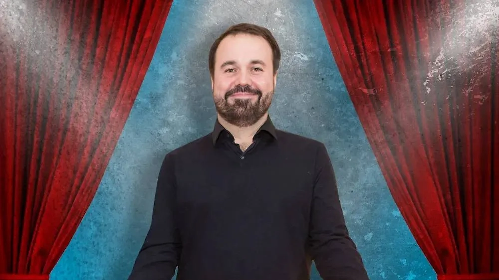 Антон Лирник*. Коллаж © Life.ru. Фото © ТАСС / Вадим Тараканов