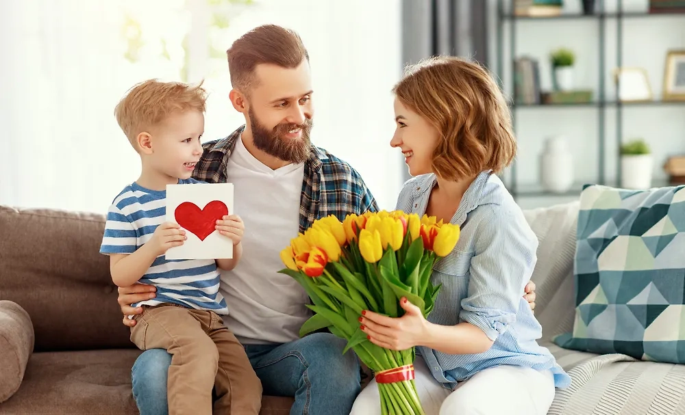 8 Марта — повод подарить оригинальный презент. Обложка © Shutterstock / FOTODOM / Evgeny Atamanenko