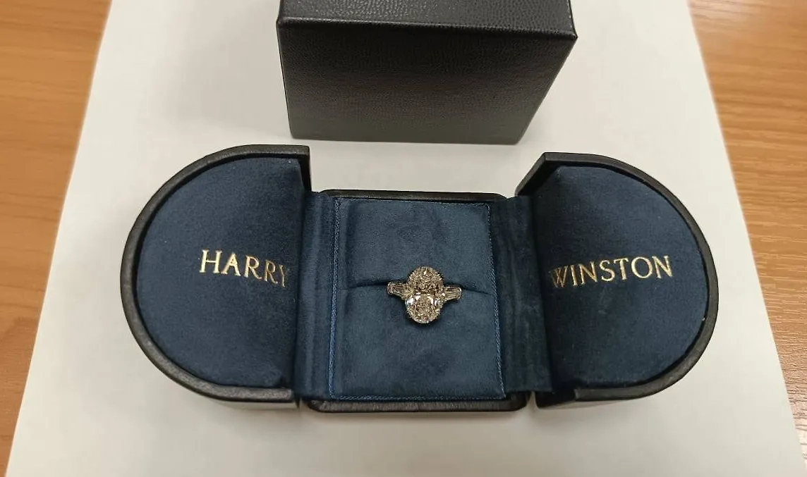 Кольцо Harry Winston. Обложка © Life.ru