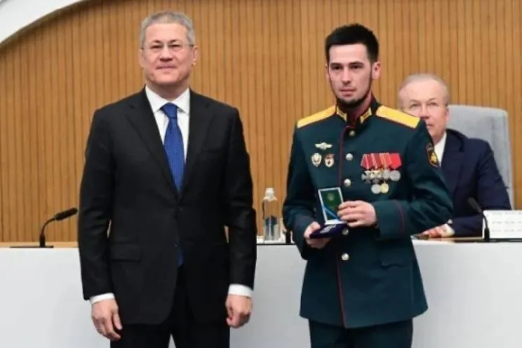 Радий Хабиров и Мударис Асылбаев. Обложка © Пресс-служба главы Башкирии