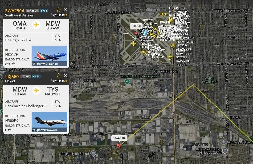 Траектория самолётов и посадочный курс. Скриншот © FlightRadar24