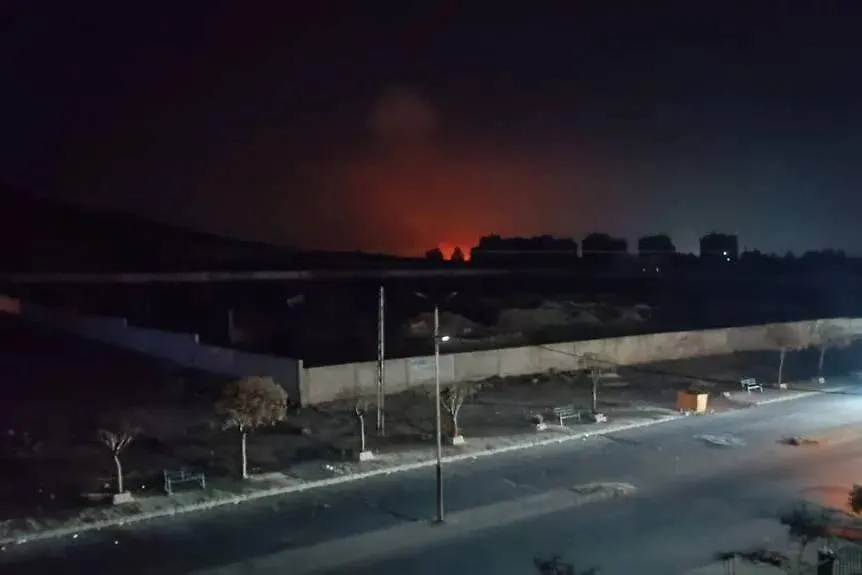 Взрывы в Сирии. Обложка © X / HassounMazen