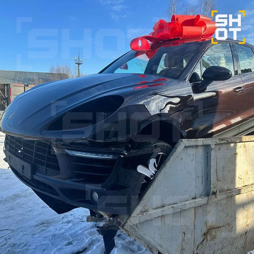 Влюблённый житель подмосковных Мытищ выкинул на помойку Porsche. Фото © SHOT