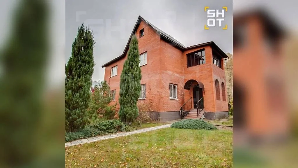 Выставленный на продажу коттедж в Раменском районе Подмосковья. Фото © SHOT