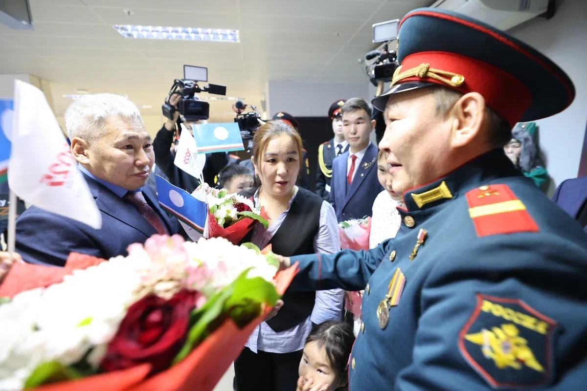 В родной Якутск прилетел штурмовик, Герой Российской Федерации Андрей Григорьев. Обложка © Официальный информационный Портал Республики Саха (Якутия)