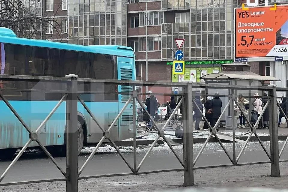 Последствия ДТП с автобусом в Петербурге. Фото © SHOT