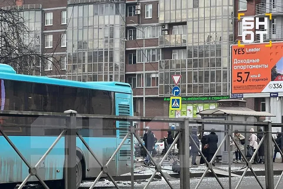Последствия ДТП с автобусом в Петербурге. Фото © SHOT