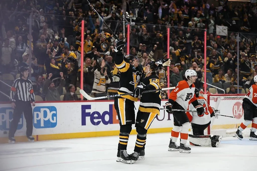 Евгений Малкин после победного гола в ворота «Филадельфии». Обложка © X / Pittsburgh Penguins