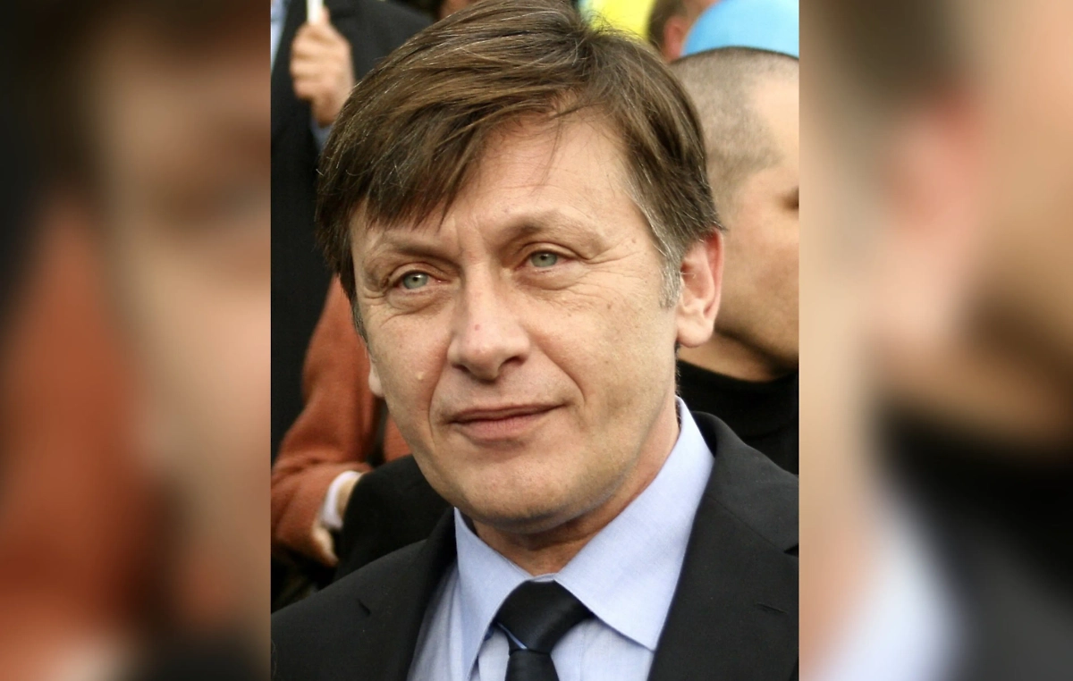 Крин Антонеску. Обложка © Wikipedia.org