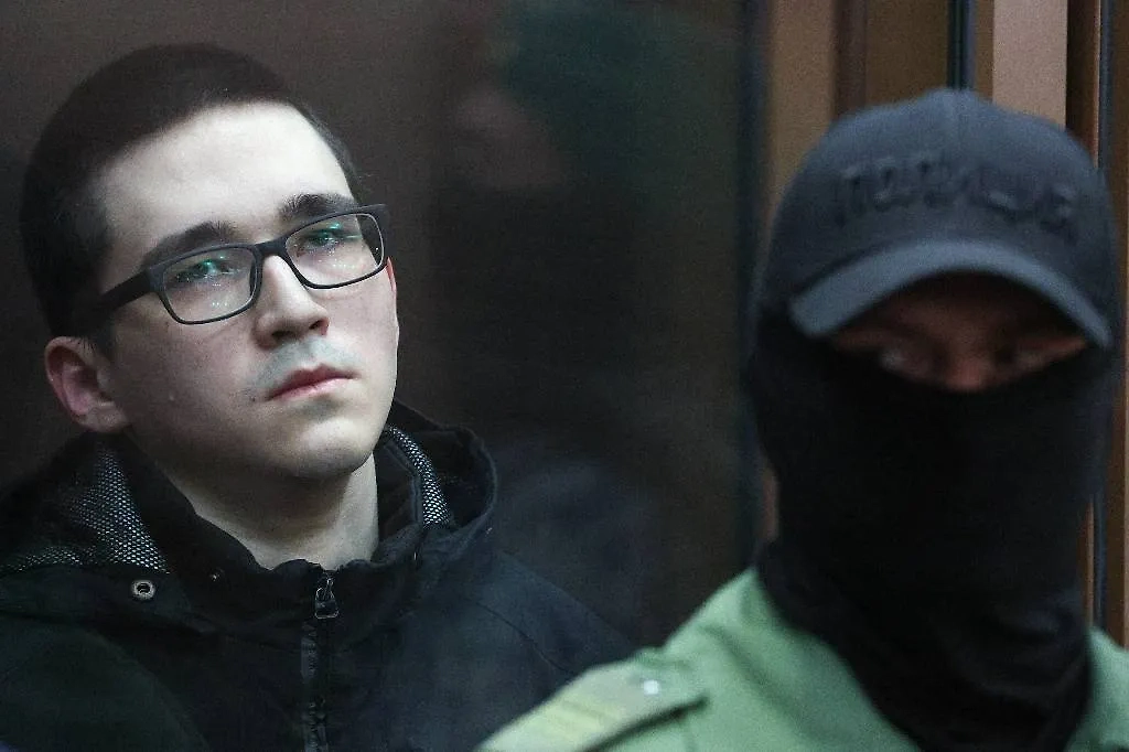 Ильназ Галявиев (слева) во время оглашения приговора. Фото © ТАСС/ Егор Алеев