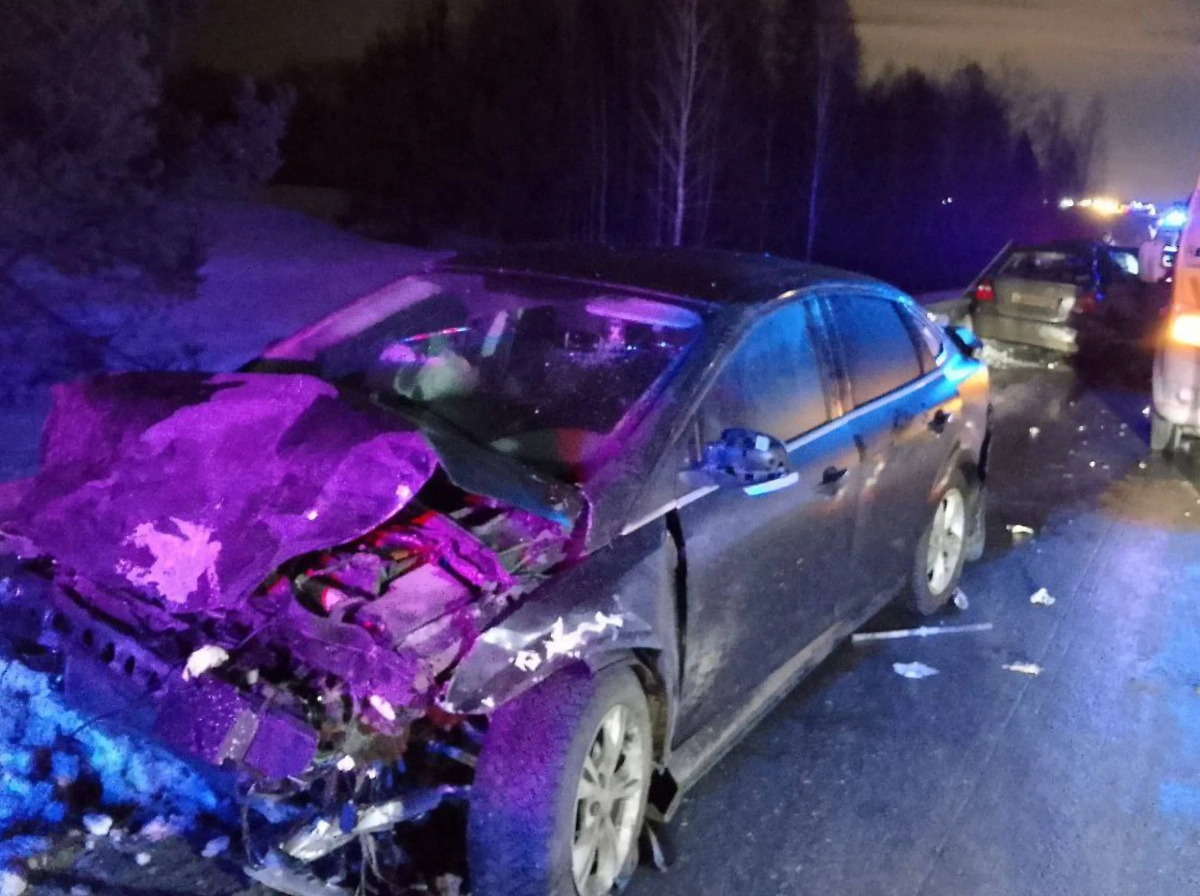 Последствия ДТП на трассе Тюмень — Каменка. Обложка © Telegram / Госавтоинспекция Тюменской области