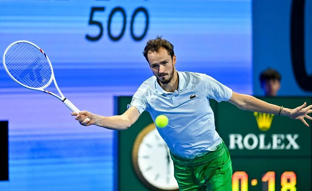 Даниил Медведев. Обложка © ТАСС / EPA / NOUSHAD THEKKAYIL