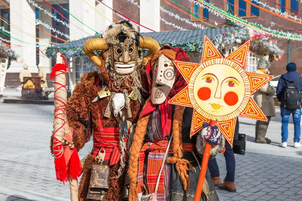 Празднование Масленицы. Обложка © Shutterstock / FOTODOM / Galina Savina