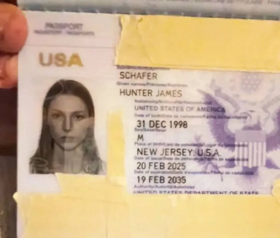 Новый паспорт актрисы Хантер Шефер с указанием «М» в графе пол. Фото © Instagram (соцсеть запрещена в РФ; принадлежит корпорации Meta, которая признана в РФ экстремистской) /hunterschaferhi