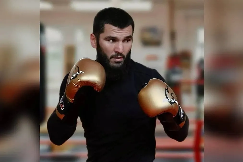 Артур Бетербиев. Обложка © Instagram (признан экстремистской организацией и запрещён на территории Российской Федерации) / arturbeterbiev